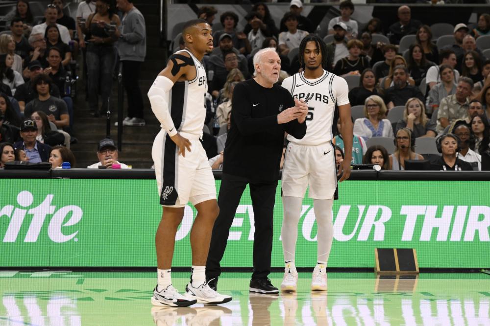 文班前135场得分3000+助攻500+盖帽100+，乔丹后首人（文班前135战累计3000分、500助攻、100次盖帽，乔丹后第一人）